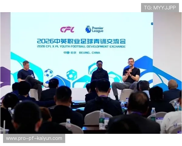 足球联赛在青训扶持中设立示范俱乐部与师资下沉政策推动普及，足球俱乐部青训招生